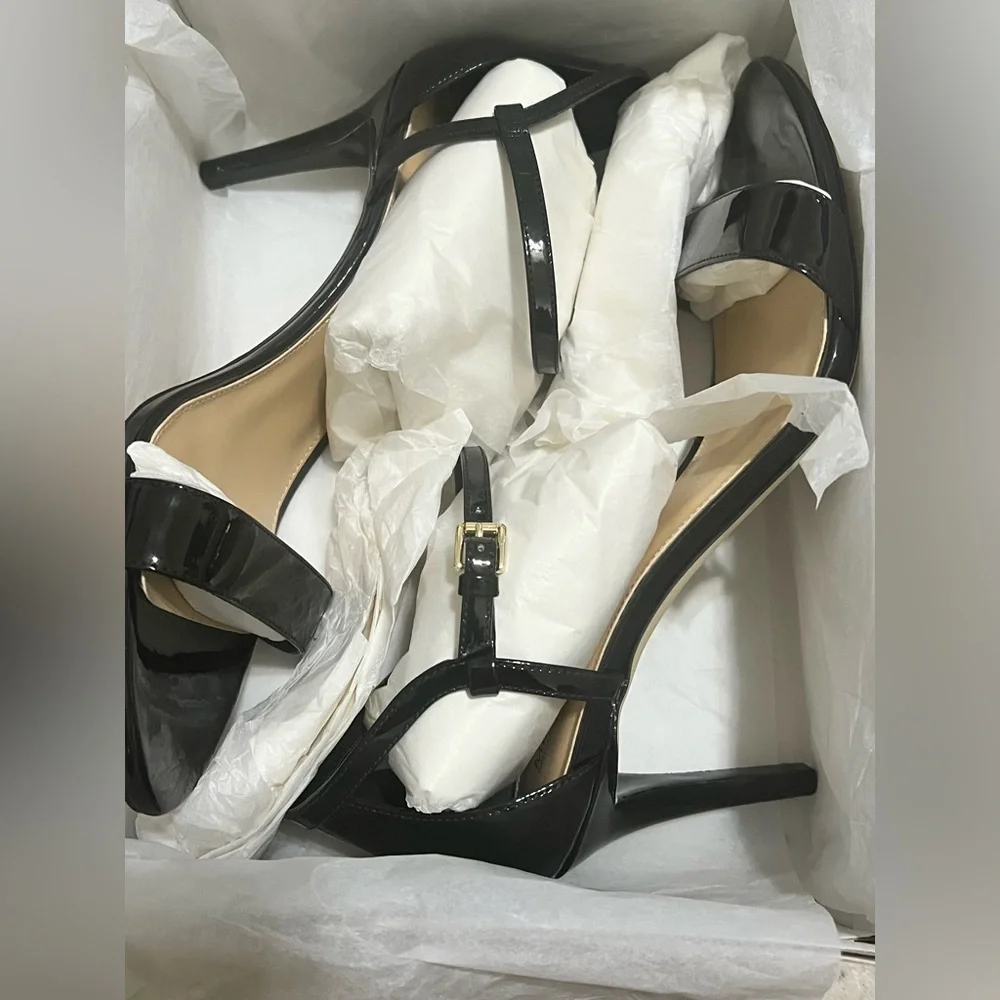 NEW women’s Michael Kors Simone Mid Sandals patent shiny leather- Black US 10M